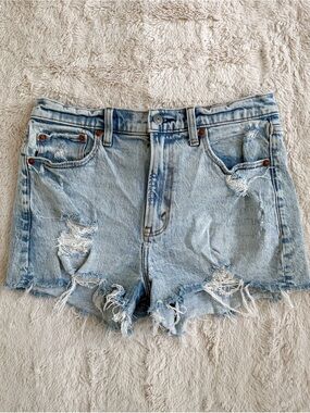 Abercrombie High Rise Mom Shorts Distressed Light Wash Denim Size 28